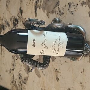 Octopus wine bottle holder